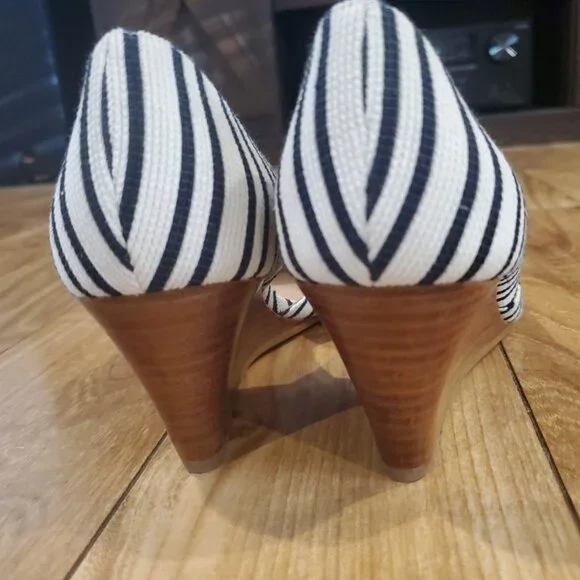 Kelly & Katie Womens Fassi Shoe Pointed Toe Ivory Black Stripes Wedge Heels - Picture 3 of 10